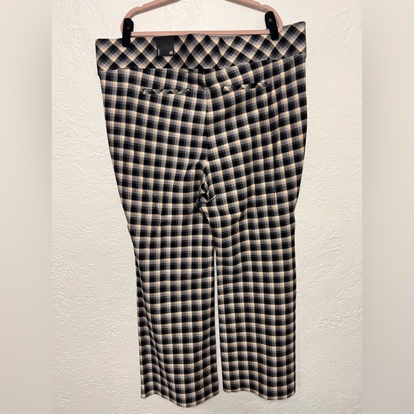 Torrid Pocket Pixie Flare Studio Lux Ponte High Rise Pants, BNWT, Size 4 - Picture 5 of 7